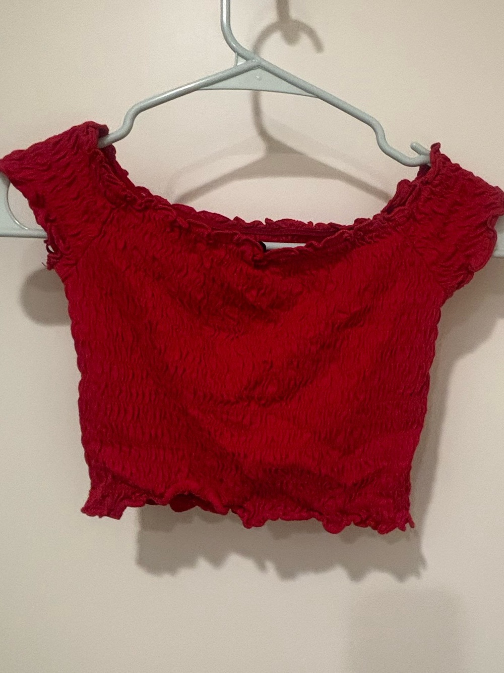 Red Xsmall Smocked XSmall like new Off‑Shoulder Crop Top